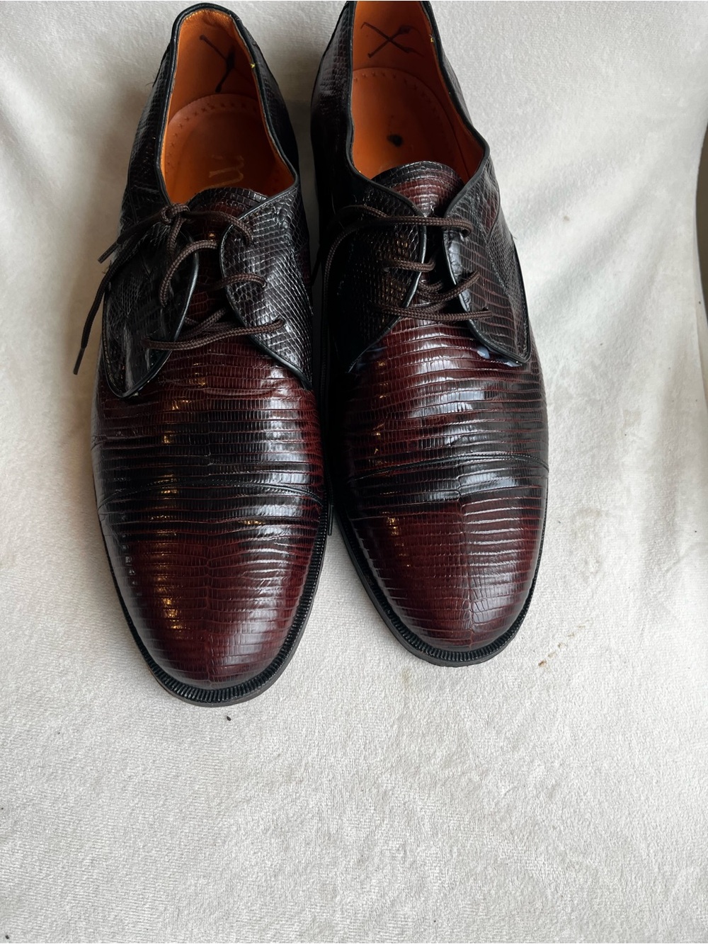 Men's‎ Lace-Up Lizard-Texture Dress Oxfords in Burgundy